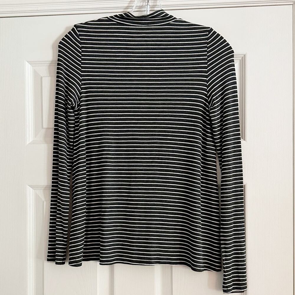 American Eagle Gray Stripe Print Ribbed Soft & Sexy Mock Tee Long Sleeve Keyhole